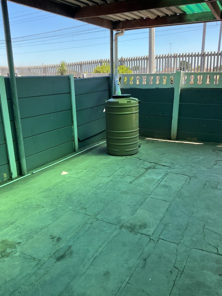 2 Bedroom Property for Sale in Bishop Lavis Western Cape